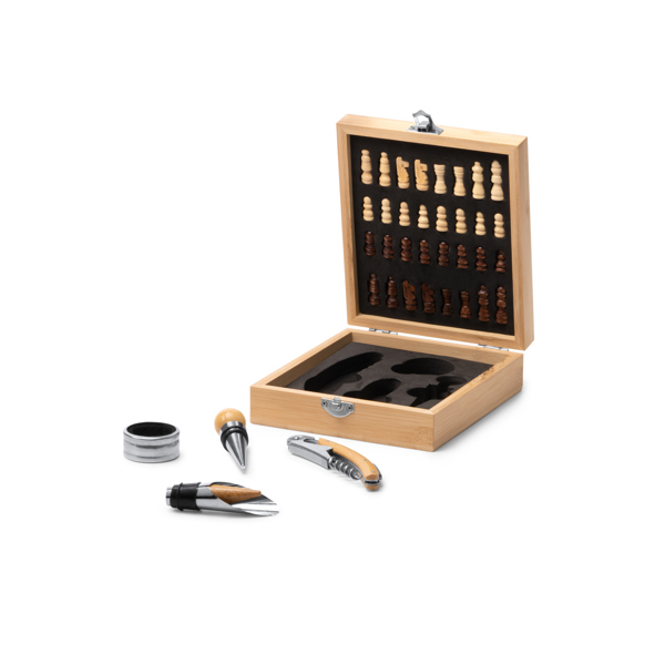 Pack Vino & Nosotros: Set de vino con tablero de ajedrez + 2 copas negras personalizadas - Imagen 4