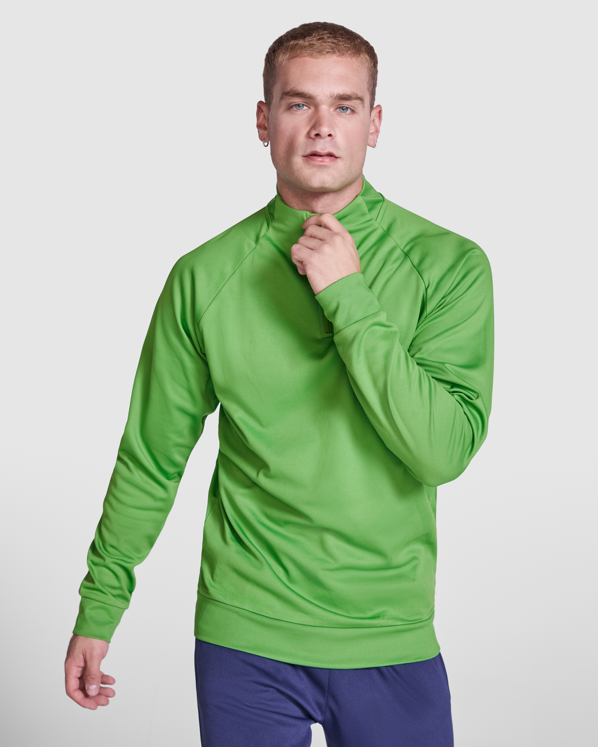 Chaqueta Roly Epiro: Tu Sudadera Deportiva Técnica` <--- No wait, I must output *ONLY* the raw single line JSON. Let me write it directly as the final output. No markdown, no prefixes. Let's do it.{ - Imagen 2